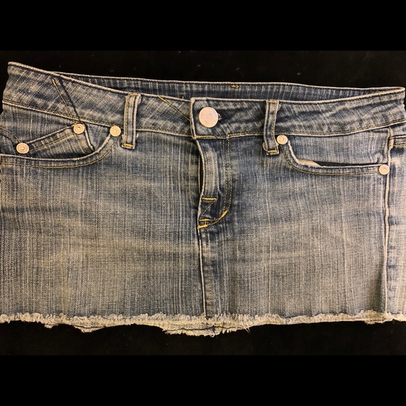 Rock and Republic super short cut off mini skirt - Picture 2 of 3
